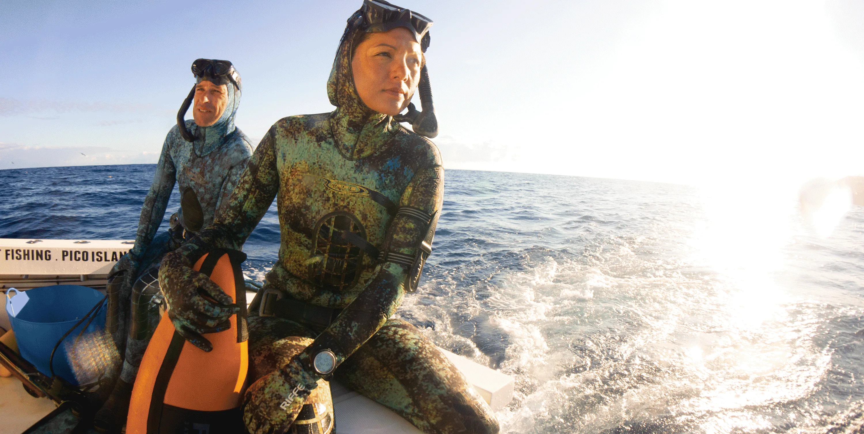 Digi-tek© Black Amara / Camo Neoprene Gloves